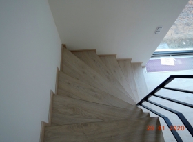  - Povrchové úpravy schodiště