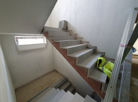  - Pokládka dlažby schodových stupňů
