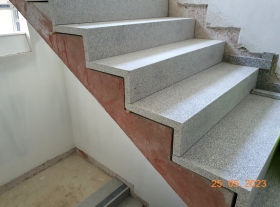  - Pokládka dlažby schodových stupňů