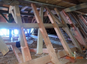  - Výměna a doplnění dřevěných prvků konstrukce krovu