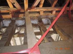  - Výměna a doplnění dřevěných prvků konstrukce krovu