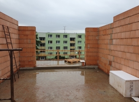  - Zdění obvodových a nosných stěn 2.NP z keramických tvárnic