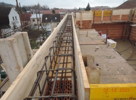  - Vyztužení ŽB  věnce nad 3.NP před betonáží