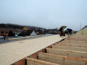  - Montáž střešního pláště nad 3.NP
