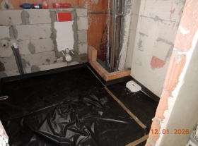  - Položení separační fólie koupelen