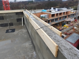  - Betonáž  střešních atik