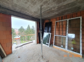  - Montáž transparentních konstrukcí budovy