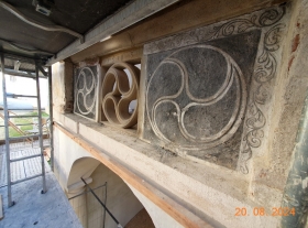  - Oprava poprsních sgrafit