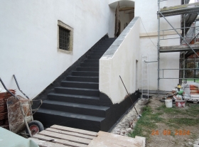  - Sokl a omítky vnějšího schodiště