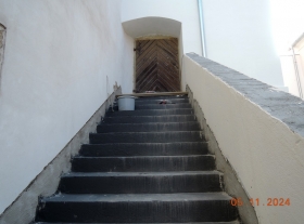  - Montáž kamenných nášlapů schodiště