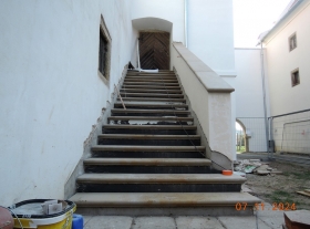  - Montáž kamenného madla schodiště