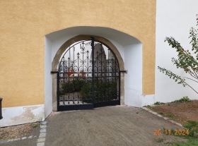  - Montáž opravené kované brány