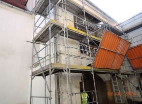  - Montáž lešení pro průzkum sgrafit