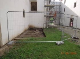  - Práce na schodišti v nádvoří