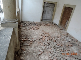  - Bourání dlažby loggie